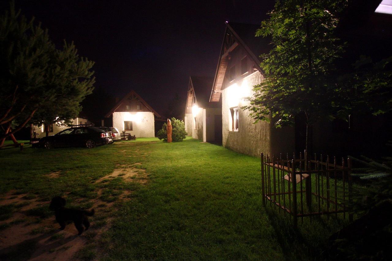 Osada Pod Czerwonym Debem - Czarny Mlyn Villa Jastrzębia Góra Buitenkant foto