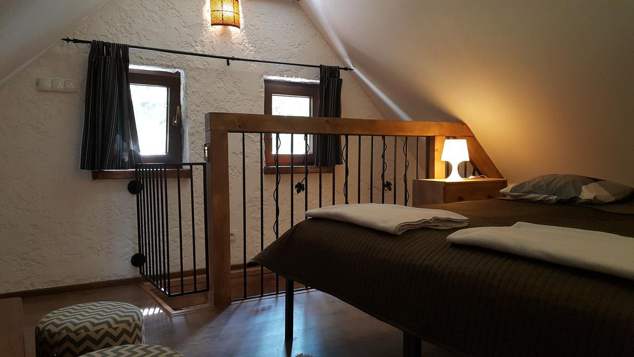 Osada Pod Czerwonym Debem - Czarny Mlyn Villa Jastrzębia Góra Buitenkant foto