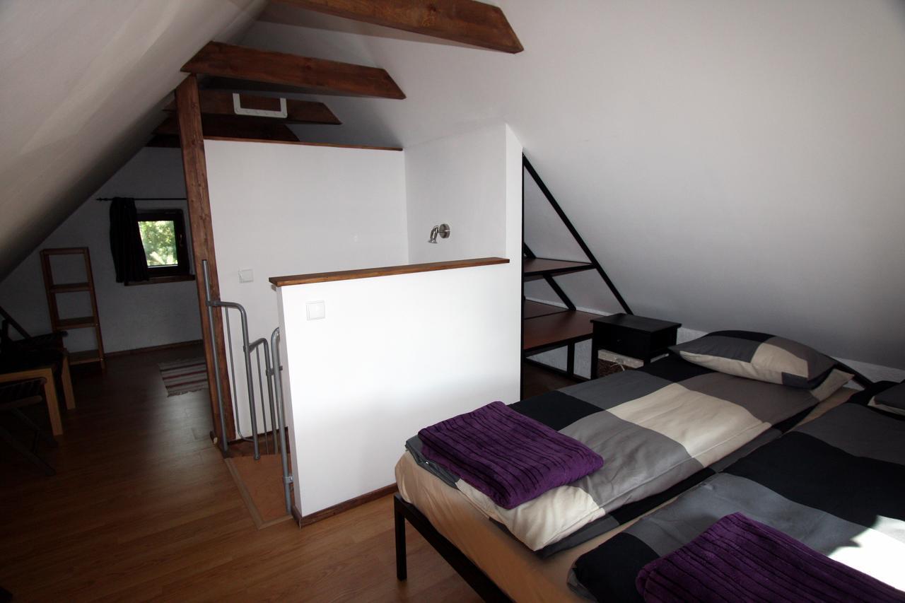 Osada Pod Czerwonym Debem - Czarny Mlyn Villa Jastrzębia Góra Buitenkant foto