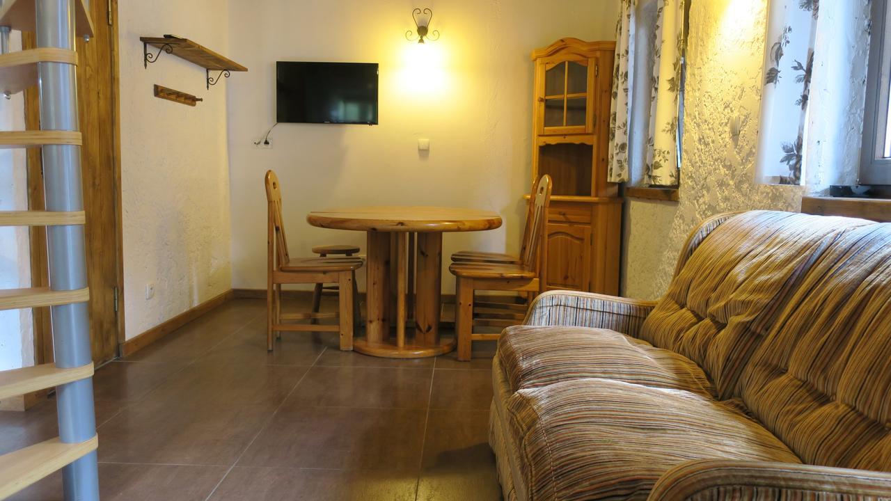 Osada Pod Czerwonym Debem - Czarny Mlyn Villa Jastrzębia Góra Buitenkant foto