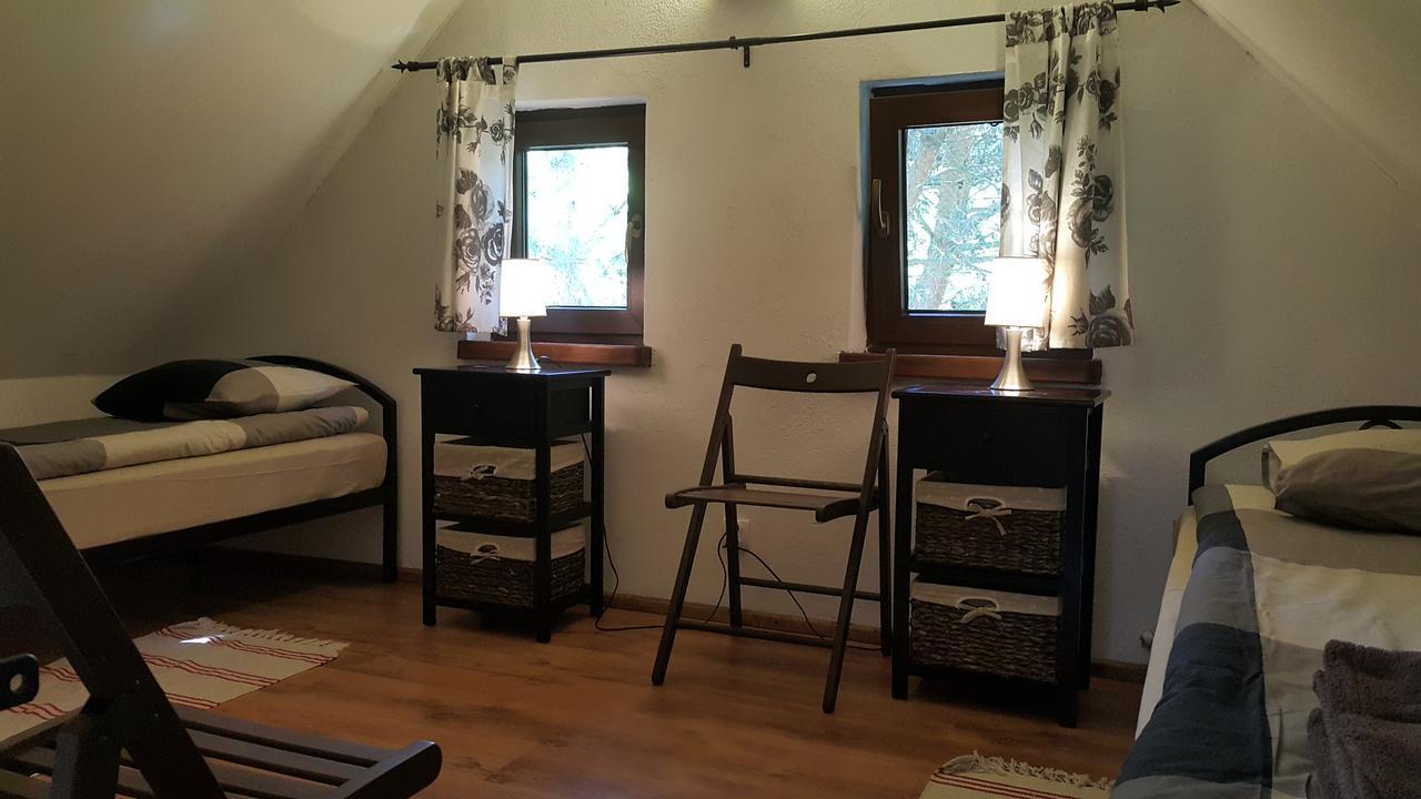 Osada Pod Czerwonym Debem - Czarny Mlyn Villa Jastrzębia Góra Buitenkant foto