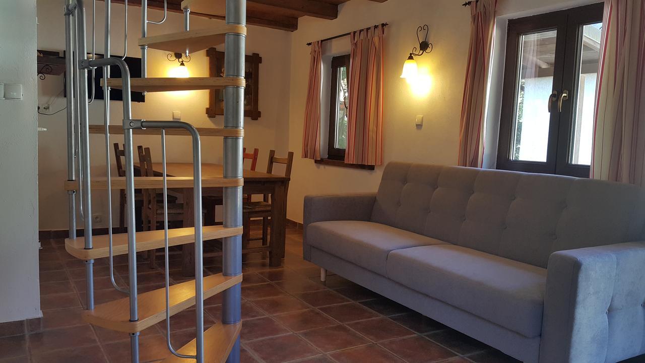 Osada Pod Czerwonym Debem - Czarny Mlyn Villa Jastrzębia Góra Buitenkant foto